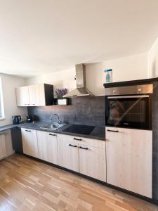 3 Bedroom Central Premium Apartment - Free Parking