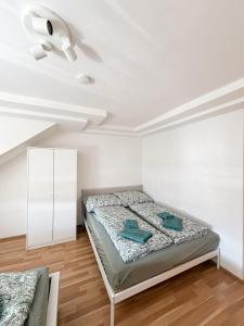 3 Bedroom Central Premium Apartment - Free Parking