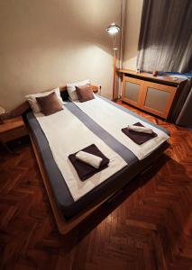 Vitoshka 3BR by BulgarianHomes