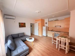 Tira Homes Luna