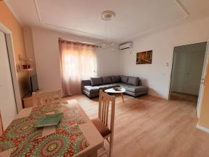 Tira Homes Luna