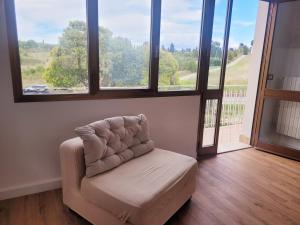 Lupin House, large air-conditioned veranda and Wi-Fi