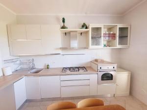 Lupin House, large air-conditioned veranda and Wi-Fi