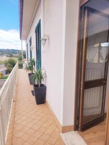 Lupin House, large air-conditioned veranda and Wi-Fi