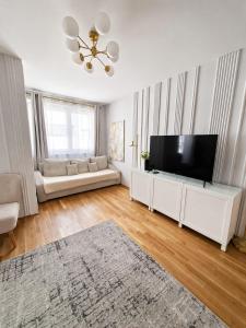 1BR balcony stay near U1 metro and Donau Zentrum