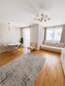 1BR balcony stay near U1 metro and Donau Zentrum