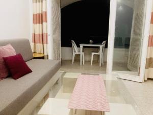 Beach view with place for 5 guests