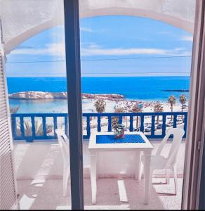 Beach view with place for 5 guests