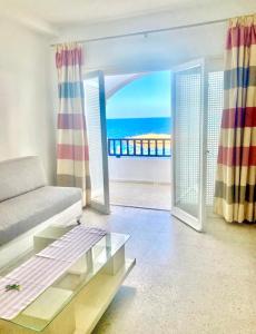 Beach view with place for 5 guests