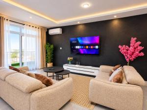 Crowne Paradise Homes Spacious 3-Bedroom Apartment Near Nyali Beach with Oceanic View