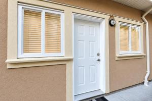 Close to YVR King Sized Private Entrance Suite