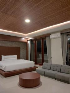 3 bed room pool villa