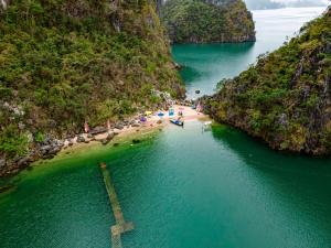 Oris Cruises Ha Long - Bai Tu Long Private Journeys