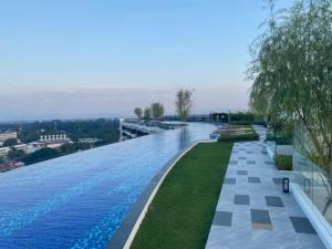 Amazing Sky River Suite