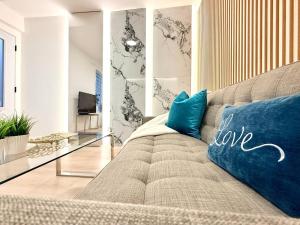 Prince Rupert Suites: Modern 1BR Kitchen & Laundry