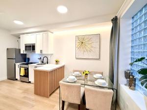 Prince Rupert Suites: Modern 1BR Kitchen & Laundry