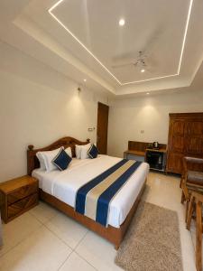 The Grand Indra Resort # Central Heated & Air Cooled # Lift # Parking # Restaurant # Rooftop # Dharamshala