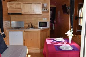 Campings La Roulotte des Bords de l'Ance : photos des chambres