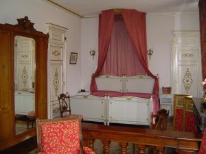 Maisons d'hotes Chateau de la Chapelle des Bois : Suite - Non remboursable