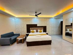 Hotel Aash