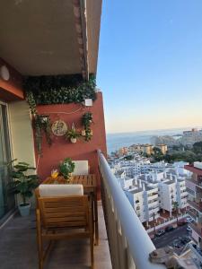 Benalmadena, Jupiter 1-Bedroom Apartment with Sea & Mountain Views, Pool & Garden