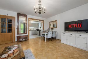 Lumina I 3-room Apart with Balcony I Center of Warsaw I Park Mirowski