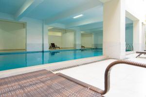 Classy 2 Bed Apartment-Gym Pool and Rooftop View