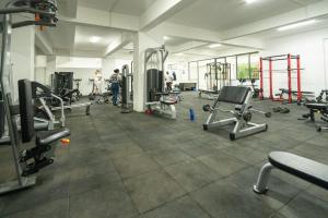 Luxury 2 Bed Apartment-Gym Pool and Rooftop View