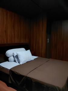 1 bed room with a beautiful view