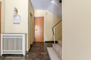 Stylish apt with Garden, Hilton area. near Metro