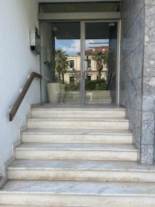 Stylish apt with Garden, Hilton area. near Metro