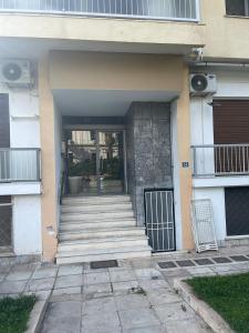 Stylish apt with Garden, Hilton area. near Metro