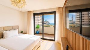 Business Travelers - Ocean and Marina Views