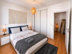 2 Bedroom Central Lisbon Apartment Near Graça-Alfama-Baixa-Rossio with Private Parking