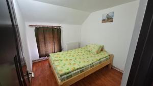 Cabana Lenuța, 8 bedrooms, Sleeps 19, HotTub