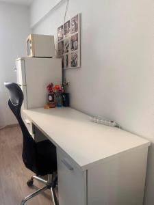 Sunny 1-room apartment with a balcony and parking in the city center