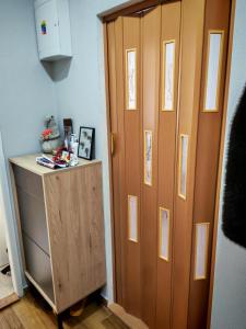 Sunny 1-room apartment with a balcony and parking in the city center