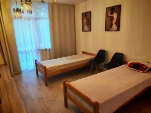 Sunny 1-room apartment with a balcony and parking in the city center