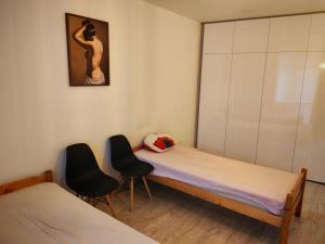 Sunny 1-room apartment with a balcony and parking in the city center