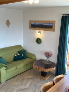 Domek na Wielkiej Górze z widokiem na Tatry, blisko szlaku na Turbacz