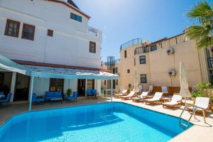 Charming 2-Bedroom Apartment with Shared Pool in Kalkan center