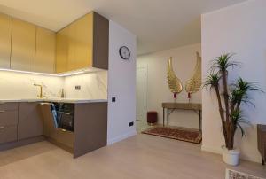 Golden Luxury Apartments