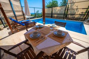 Villa with stunning sea view and private pool