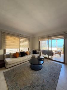 Sea-view apartment with large terrace in Burgundy