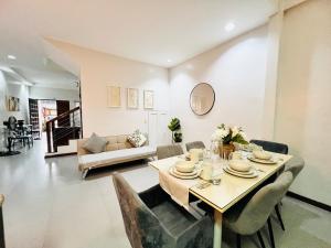 4 Bedroom Apartment with 4 T&B near Oakridge 5 mins to IT Park