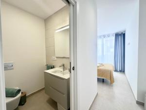 Lombok, top floor, terrace, 2 bedrooms and 2 bathrooms