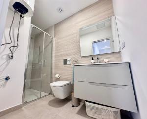 Lombok, top floor, terrace, 2 bedrooms and 2 bathrooms
