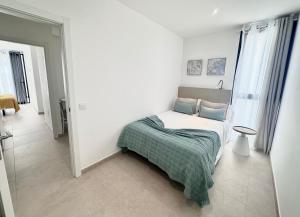 Lombok, top floor, terrace, 2 bedrooms and 2 bathrooms
