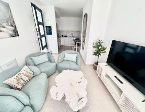 Lombok, top floor, terrace, 2 bedrooms and 2 bathrooms