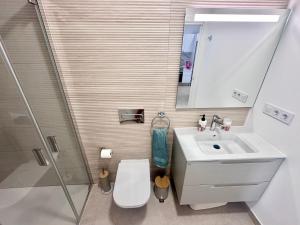 Lombok, top floor, terrace, 2 bedrooms and 2 bathrooms
